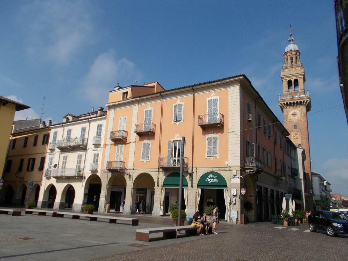 “La Loggia” Apartment Casale Monferrato Luaran gambar